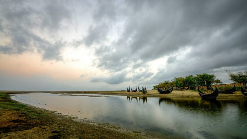 bamboo boats on a lake in bangladesh, boats, shore, overcast, lake, HD wallpaper