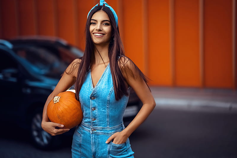 Girl With Halloween Pumpkin , girls, model, halloween, pumpkin, HD wallpaper