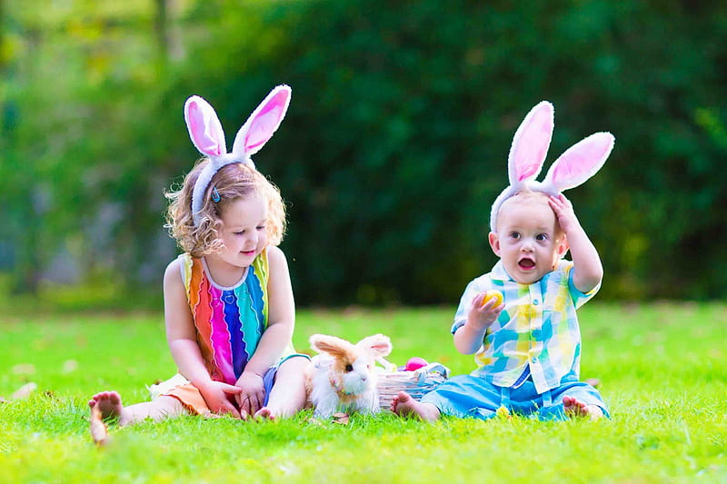 Easter bunnies, little, grass, ears, children, easter, spring, cute, egg, boy, girl, green, bunny, child, pink, couple, blue, HD wallpaper