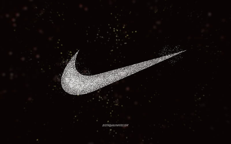 Glitter art là một xu hướng được yêu thích hiện nay và thương hiệu Nike đã tung ra bộ sưu tập với thiết kế logo Nike tỏa sáng như kim cương. Hình ảnh được sử dụng những hạt lấp lánh đầy sáng tạo sẽ mang đến cho bạn sự lóng lánh và sang trọng.