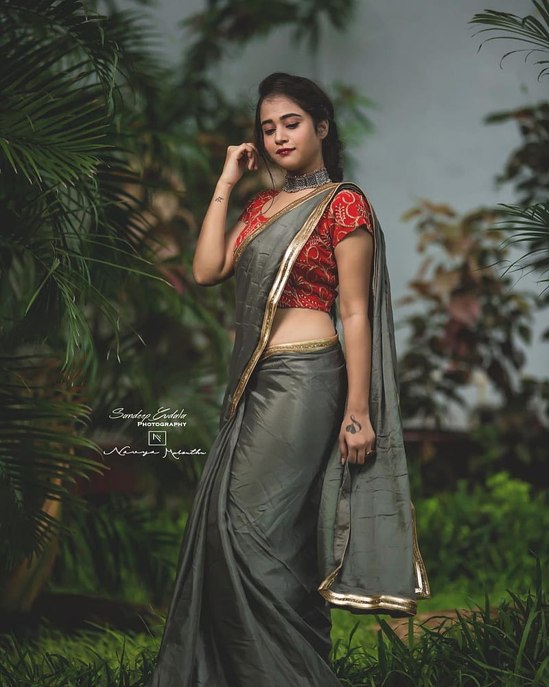 deepthi sunaina, sari, hair, HD phone wallpaper