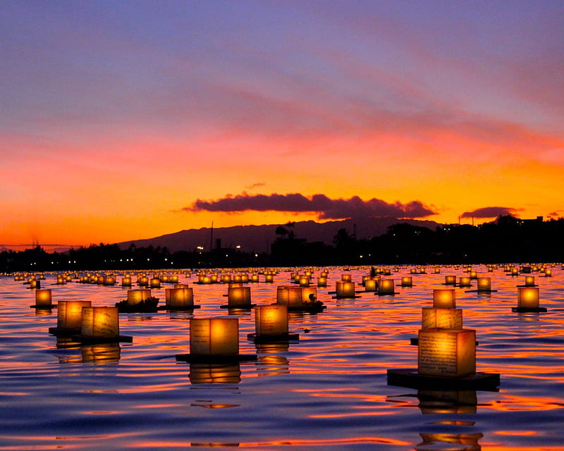 Lanterns lit in the harbour of Waikiki Honolulu Hawaii in memory of the soldiers who lost their life in Wold War 2, polynesia, sun, orange, lit, lantern, dusk, sunset, twilight, sea, beach, waikiki, sand, oahu, evening, candle, islands, lanterns, ocean, hawaii, sky, set, candles, fire, honolulu, island, HD wallpaper