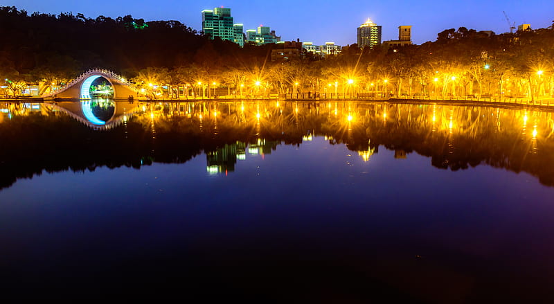 Beautiful Reflection, gold, bridge, park, reflection, lake, night, HD wallpaper