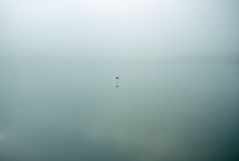 Single isolated sign sits in eerie still waters covered in clouds, HD wallpaper