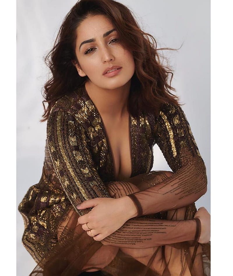 Yami Gautam, actress, bonito, bollywood, cleavage, indian beauty, HD phone wallpaper