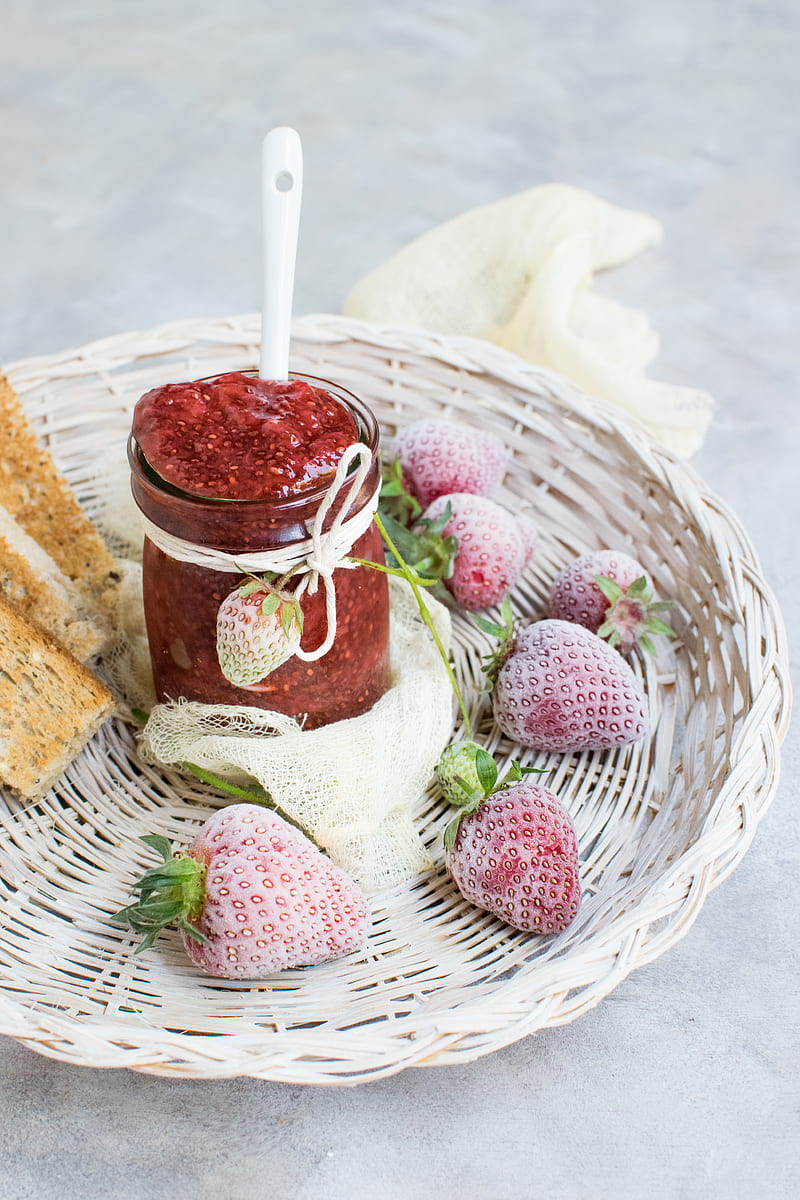 basket of strawberry fruits with jar of jam, HD phone wallpaper