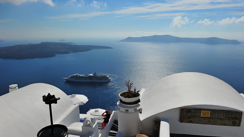 cruise ship passing by santorini island, cruise ship, islands, town, cliff, sunshine, sea, HD wallpaper