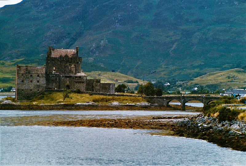 Eilean Donan Castle - Scotland (July 1990), Scottish Castles, Scottish Highlands, Scotland, Eilean Donan Castle, HD wallpaper