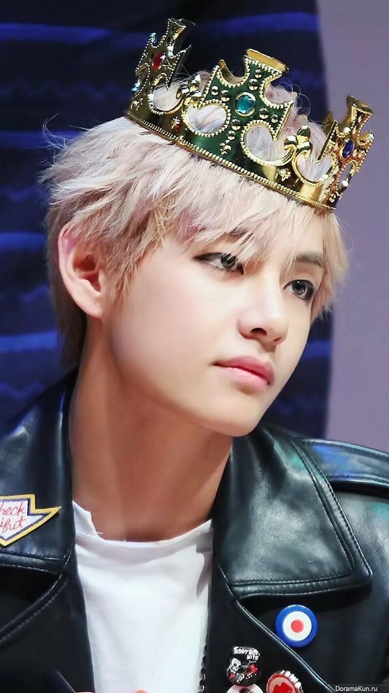 Bts V , Wearing Crown, korean, singer, HD phone wallpaper