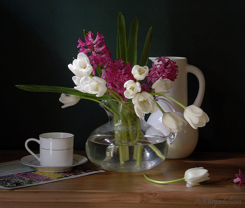 still life, hyacinth, vase, bonito, graphy, nice, jug, flowers, tulips, water, cool, purple, bouquet, cup, flower, white, HD wallpaper