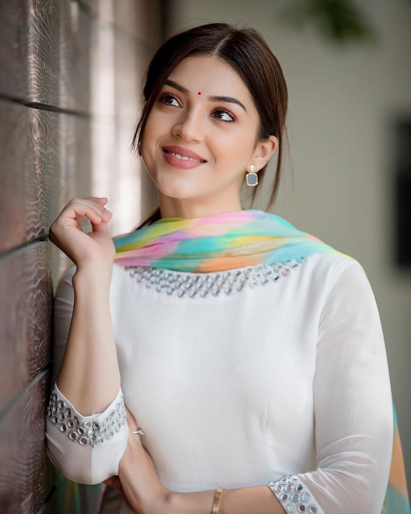 Mehreen Pirzada, actress, telugu, HD phone wallpaper
