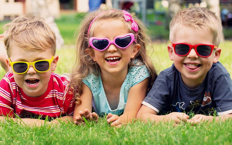Kids, grass, children, yellow, smile, happy, sunglasses, boy, girl, green, summer, child, pink, blue, HD wallpaper