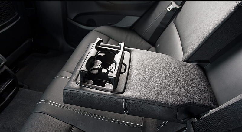 2015 BMW X4 (UK-Version) - Rear Seat Armrest / Cup Holders - Interior Detail , car, HD wallpaper