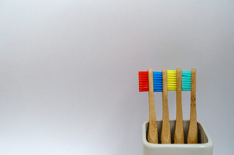 four assorted-color toothbrushes, HD wallpaper