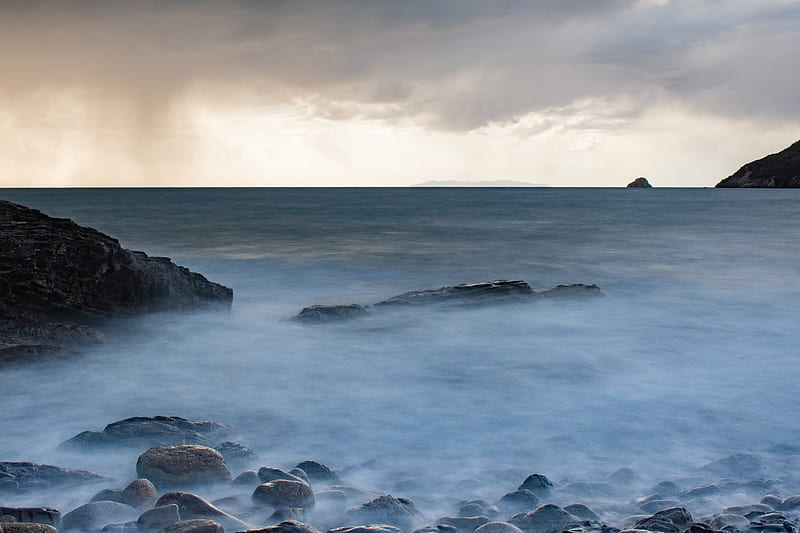 ocean waves crashing on rocks during daytime, HD wallpaper