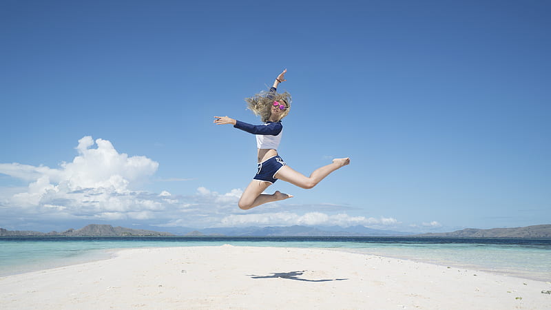woman jumping with raising her right hand, HD wallpaper