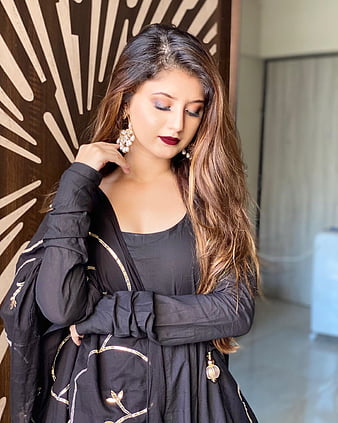 Sayyed Arishfa Khan🦁 posted on Instagram: “Khoobsurat sa voh pal tha, par  kya kare voh kal tha🌹” • See all of… | Teenage dress, Pakistani dress  design, Maxi dress