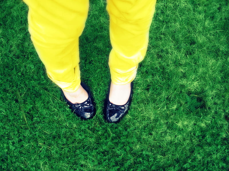 Yellow Pants And Black Bow Flats, yellow, bows, grass, shoes, HD wallpaper