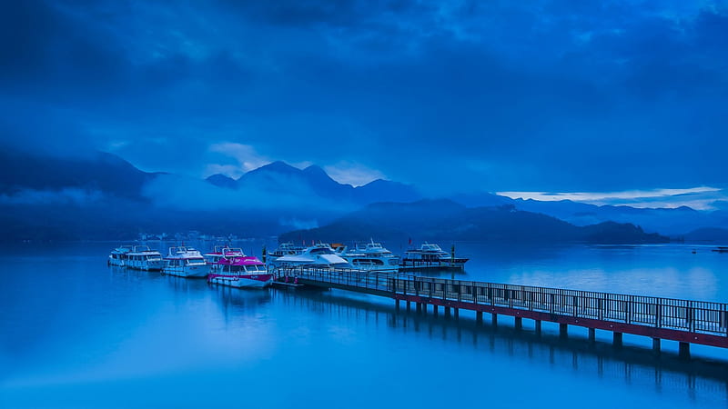 Pier with Boats, motorboats, mountains, morning, lake, mist, HD wallpaper