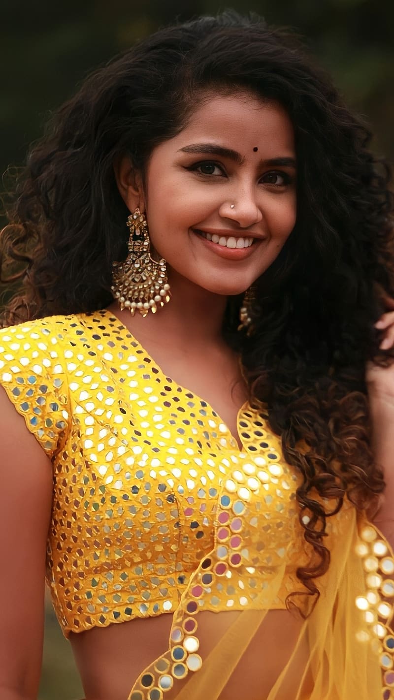 5 Beautiful Hairstyles By Bhagyashree For Saree
