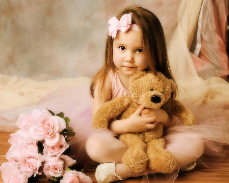 LITTLE GIRL AND HER TEDDY, children, adorable, cute, teddy bears, bouquet, people, flowers, girls, toys, kids, HD wallpaper