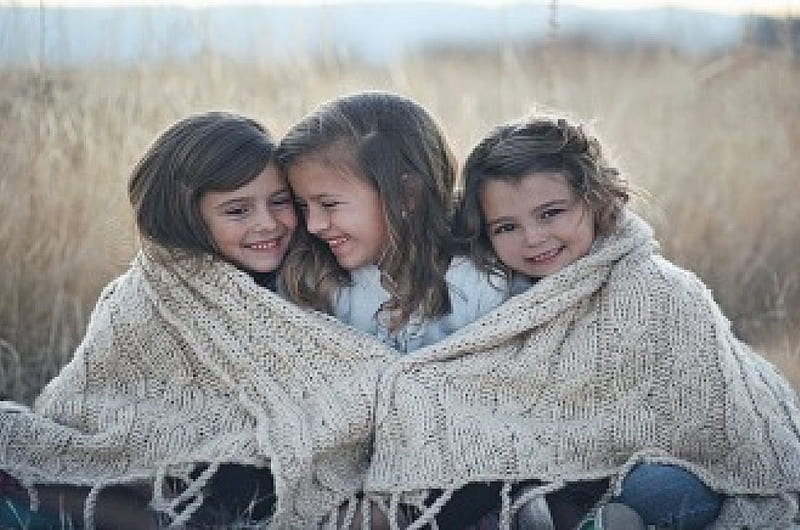 The best ideas for sisters' photo shoot: taking stunning pictures | Skylum  Blog
