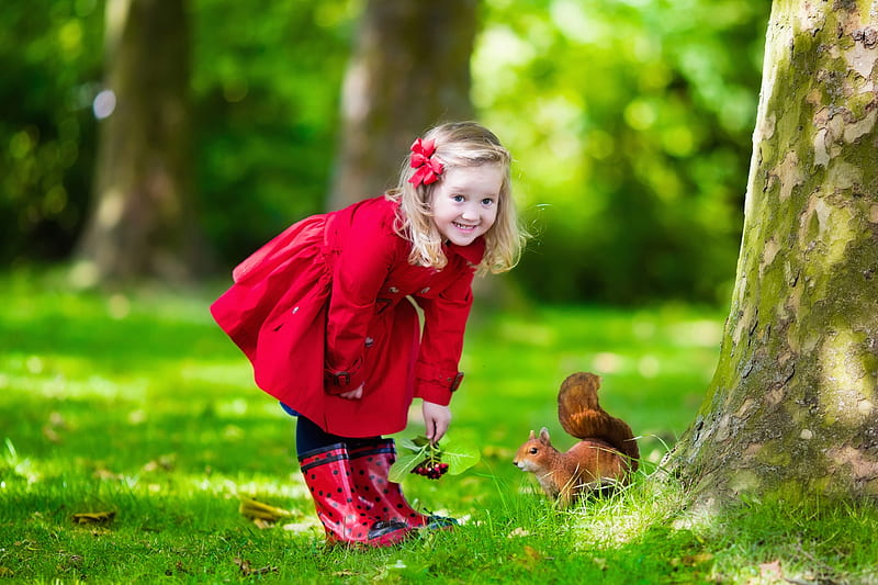 Two cuties, red, veverita, squirrel, little, animal, girl, green, copil, child, HD wallpaper