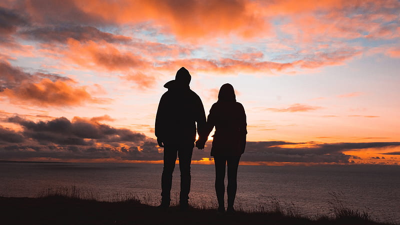 Couple Holding Hands Standing Under Orange Blue Sky Background Couple, HD wallpaper