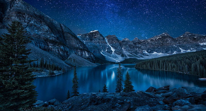 Moraine lake at Night, trees, night fall, mountains, stars, Moraine lake, sky, HD wallpaper