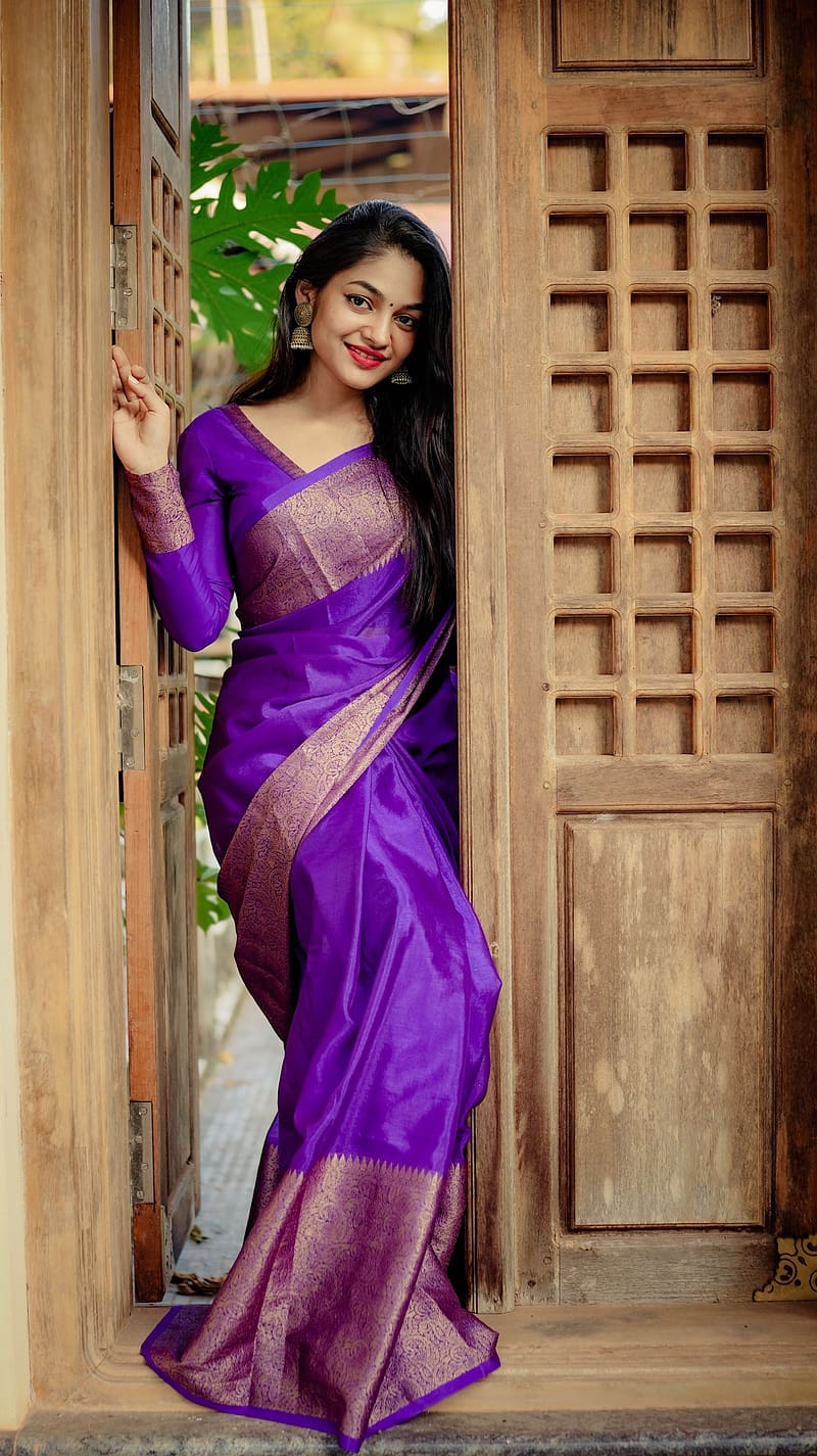 Ivana, tamil actress, saree beauty, HD phone wallpaper | Peakpx