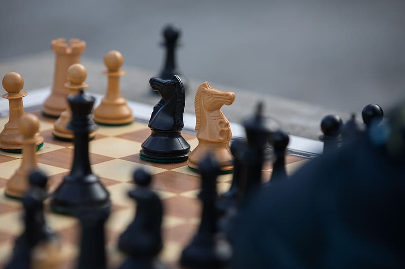 Chess, figures, game, knights, blur, HD wallpaper | Peakpx