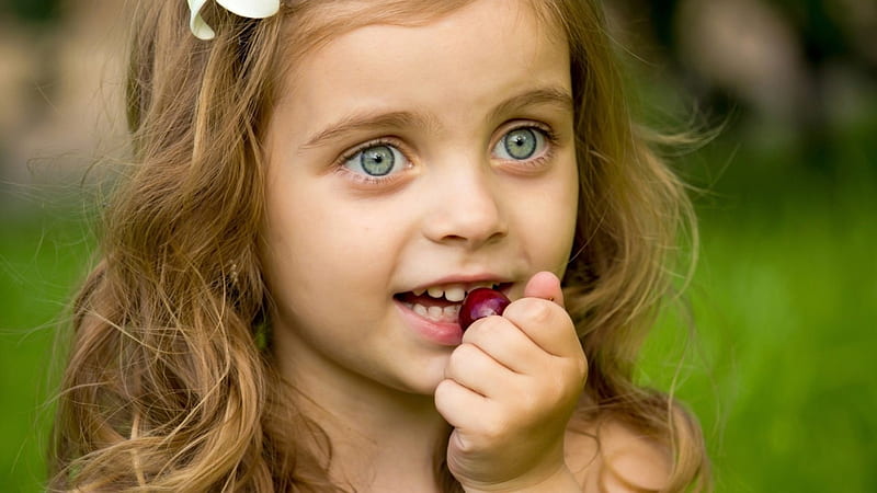 little girl, pretty, adorable, sightly, sweet, nice, beauty, face, child, bonny, lovely, pure, blonde, baby, cute, eyes, white, little, Nexus, bonito, dainty, kid, graphy, fair, Eaten, Fun, people, pink, blue, Belle, Fruit, comely, smile, girl, childhood, HD wallpaper