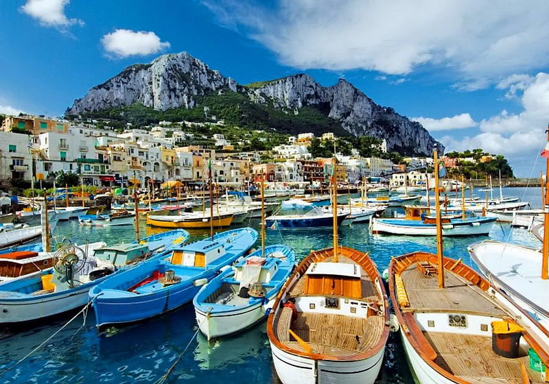 Capri, shore, mirrored, sea, europe, mountain, boats, dock, river, italy, blue, clear, pier, sky, lake, water, summer, crystal, island, refelction, coast, HD wallpaper