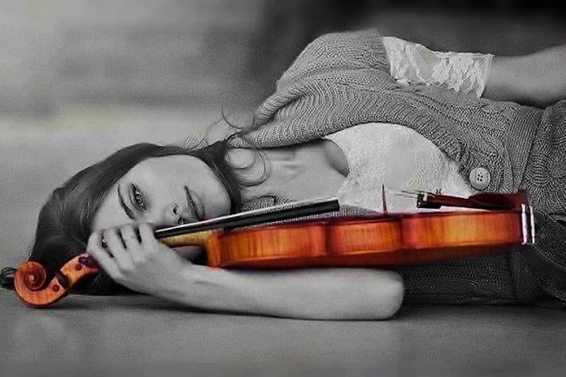 Sweet Music, violin, sweet moment, girl, music, black and white, light and dark, two colors, HD wallpaper