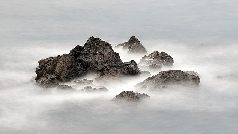 Foggy Waves, rocks, beach, shore, black and white, waves, sea, fog, mist, Firefox theme, HD wallpaper