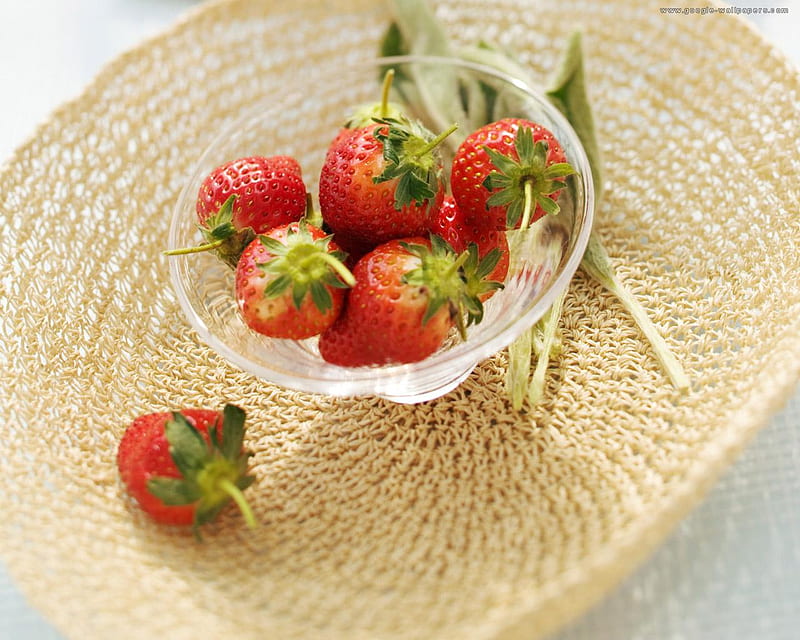 strawberries, table, still life, fresh, bonito, glass bowle, HD wallpaper