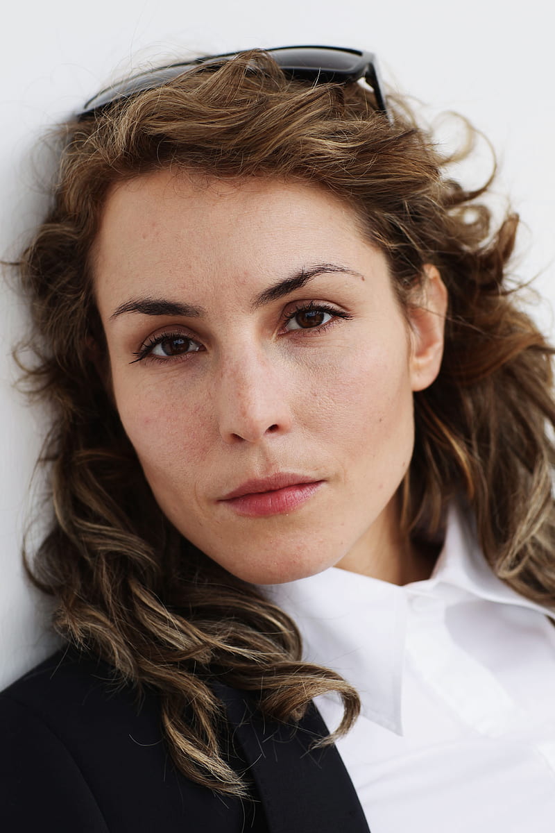 Noomi Rapace, actress, brunette, brown eyes, red lipstick, sunglasses, HD phone wallpaper