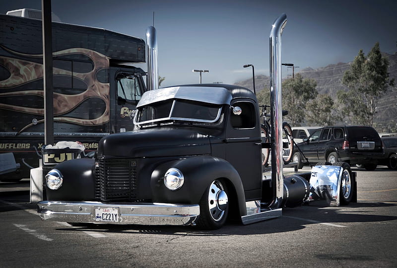 Cool and Low, semi, custom, truck, lowrider, chrome, HD wallpaper
