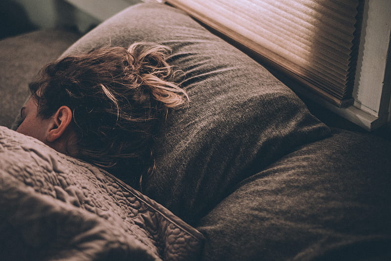 woman sleeping on bed under blankets, HD wallpaper