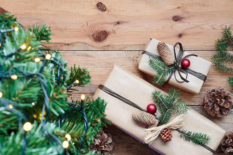 Merry Christmas!, deco, craciun, green, christmas, pinecone, gift, wood, card, HD wallpaper