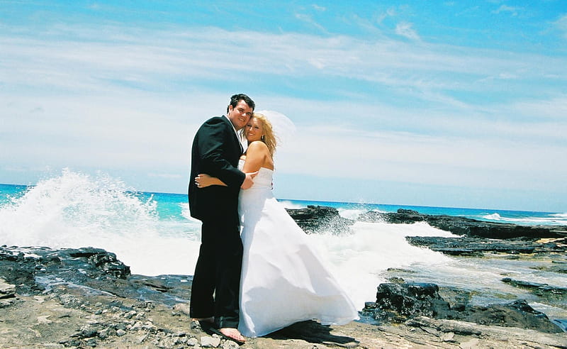 just married, beach, man, woman, ocean, HD wallpaper