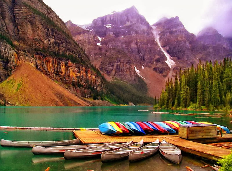 Canoes on lake Moraine, pretty, colorful, shore, slopes, canoes, bonito, mirrored, mountain, nice, calm, boats, dock, green, cliffs, moraine, colros, reflection, lovely, pier, emerald, sky, trees, mist, lake, peaceful, summer, nature, lakeshore, HD wallpaper