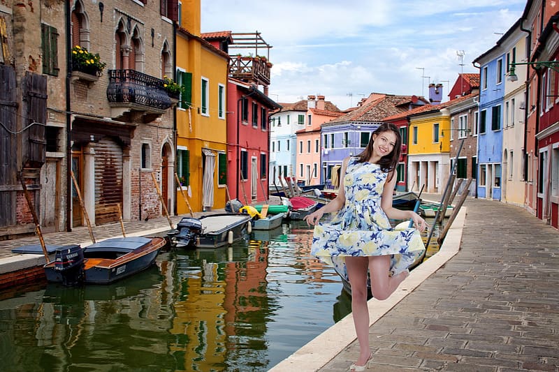 Hilary C posing along the Canal, brunette, model, canal, smile, boats, dress, houses, HD wallpaper