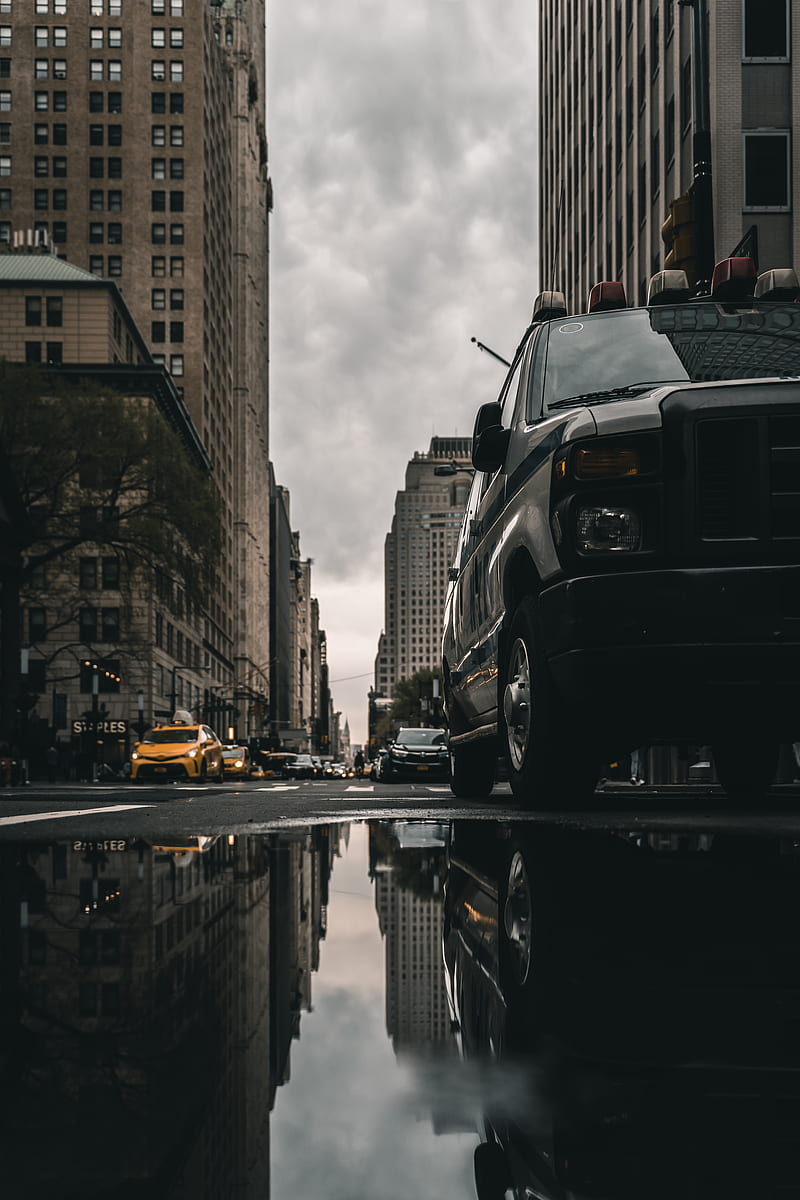 street, puddle, reflection, carros, buildings, asphalt, HD phone wallpaper