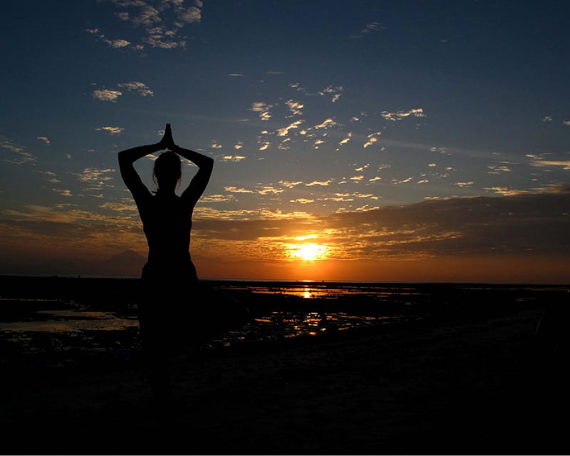 Maria-with-her-yoga-pose-at-Sunset-Point-Gili-Trawangan, pose, silhoutte, bonito, yoga, sky, clouds, women, sunsets, nature, HD wallpaper