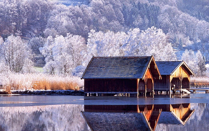 Beautiful Winter Scenery, boathouses, snow, reflections, lake, ice, HD wallpaper