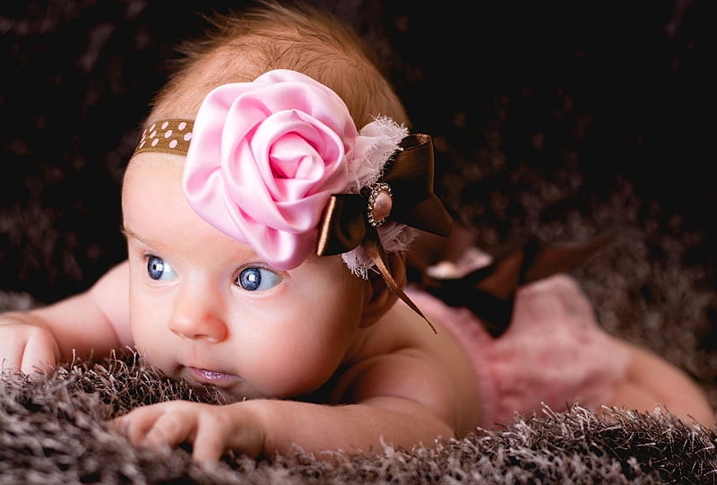 Baby girl, rose, baby, cute, girl, flower, copil, child, face, pink, HD wallpaper