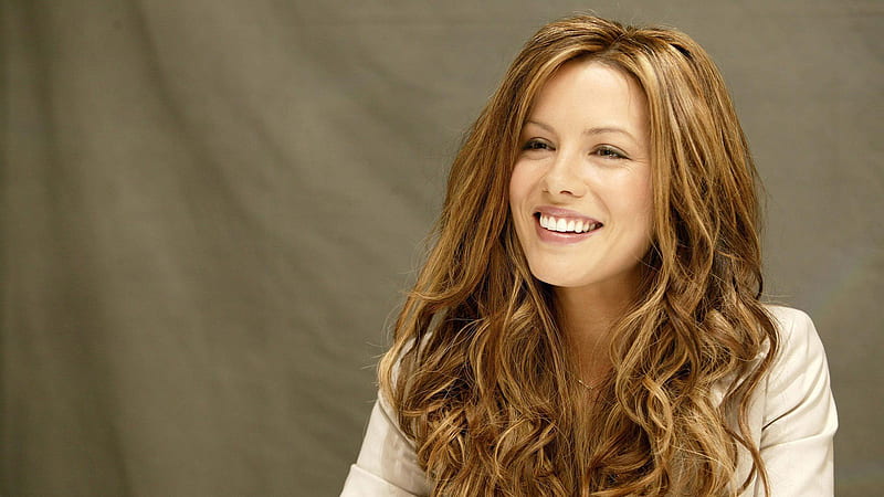 Charming Smile Of Kate Beckinsale Celebrity Kate Beckinsale, HD wallpaper