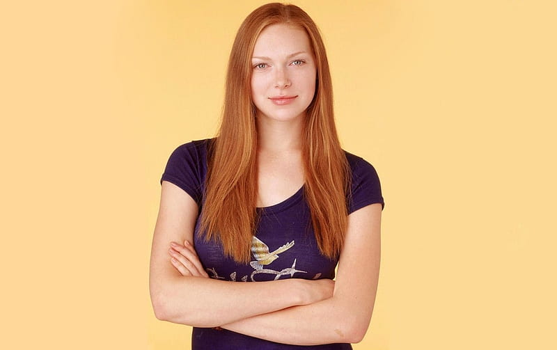 Laura Prepon, actress, redhead, arms crossed, beige background, HD  wallpaper | Peakpx
