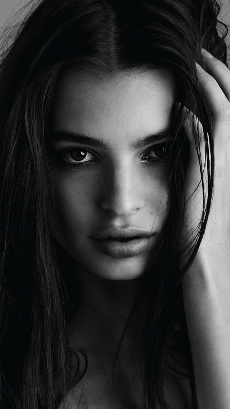 Emily Ratajkowski Black and White Closeup, black and white, emily  ratajkowski, HD phone wallpaper | Peakpx